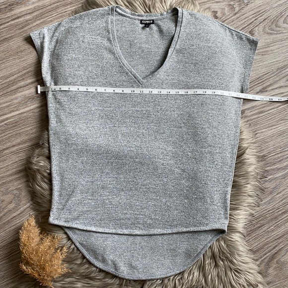 Express Grey V-Neck Hi Lo Basic Tee - Picture 2 of 4